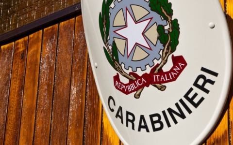Cosmetici rubati in un negozio del centro: denunciato un 40enne