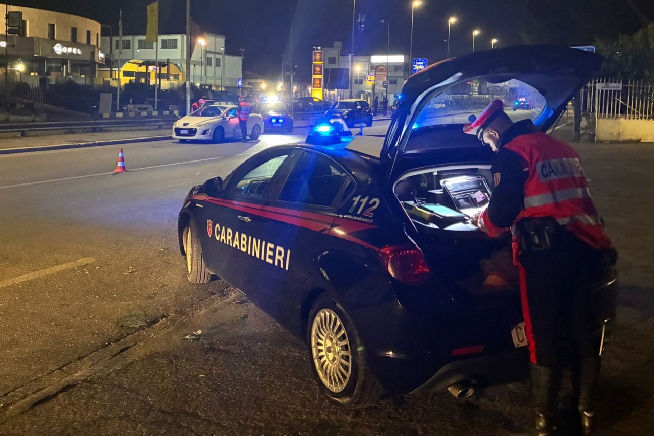 Truffa online a Parma, paga il noleggio ma resta senza auto