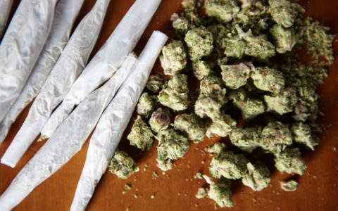 Cocaina ai tavolini, arrestato un 35enne a Parma