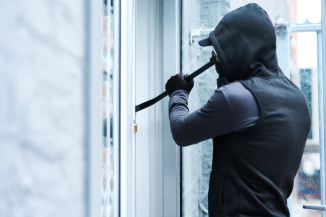 Furto in un locale di Montechiarugolo, denunciato un 17enne