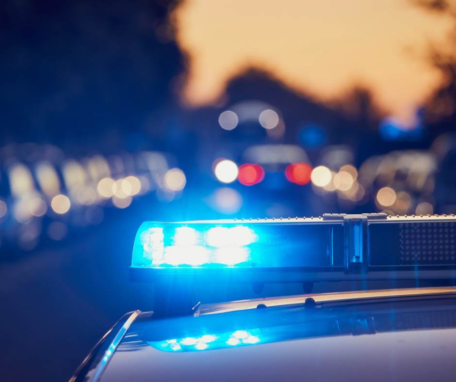 Auto si ribalta in via Emilia Ovest, intervento dei soccorsi