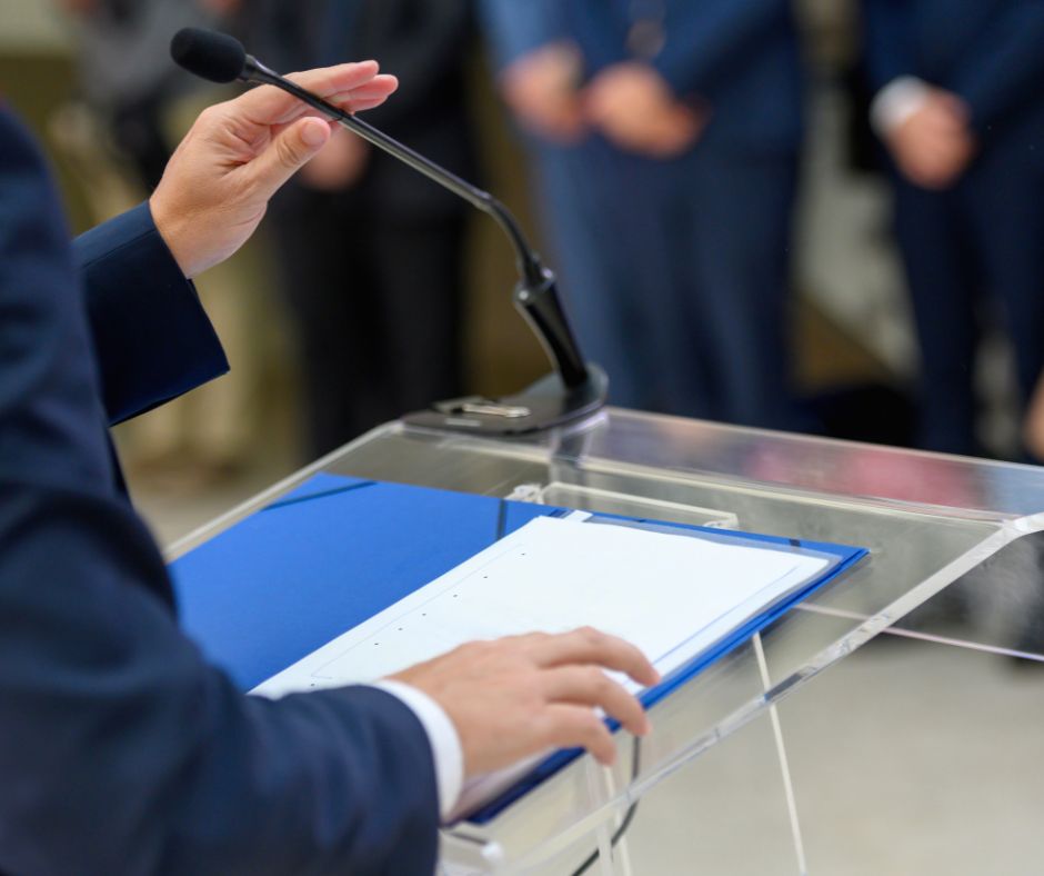 Vignali critica la Giunta Guerra: accuse su sicurezza e opere