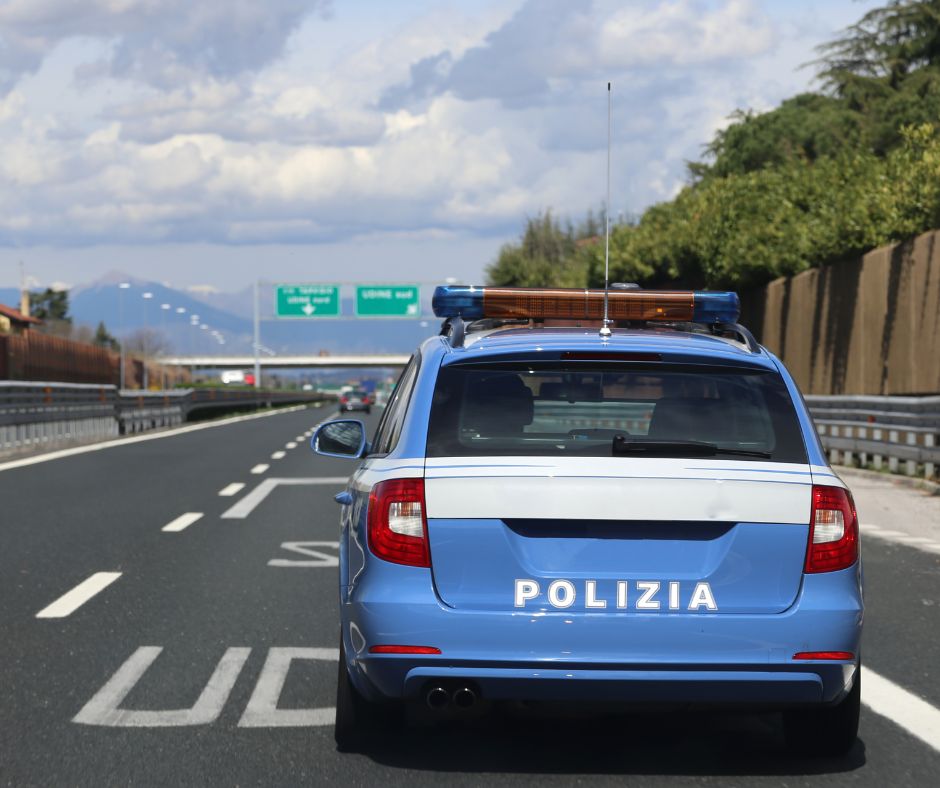 Targa falsa sull’auto, conducente denunciato