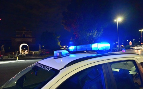 Truffa su WhatsApp, bonifici chiesti da contatti fidati