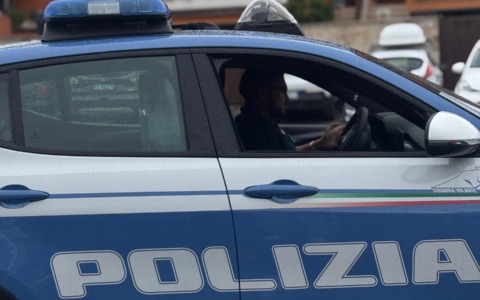 Lite in via Bach, accuse di tradimento e aggressione davanti al condominio