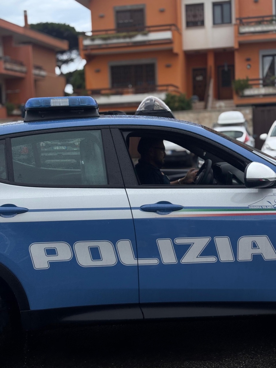 Lite in via Bach, accuse di tradimento e aggressione davanti al condominio